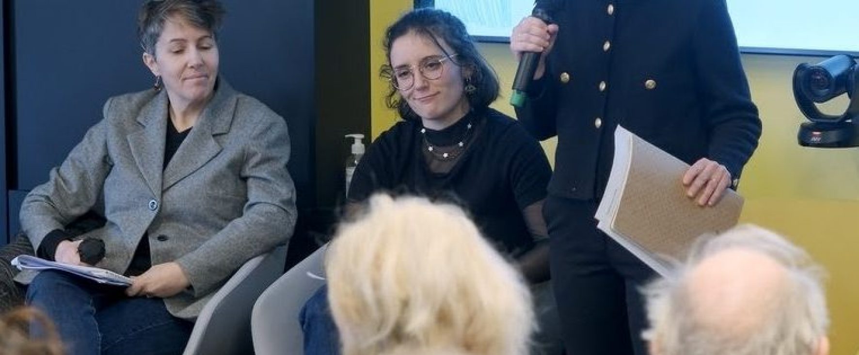 Pépita Car introduisant la table ronde de lancement des États Généraux des Itinérances Artistiques lors de leur lancement aux BIS de Nantes